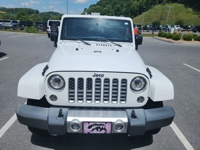 Used 2018 White Jeep Unlimited Sahara image 1