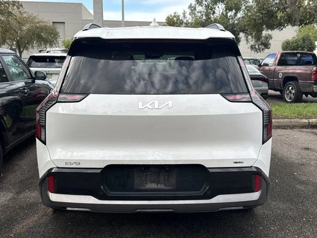 Used 2024 White Kia GT-Line image 5