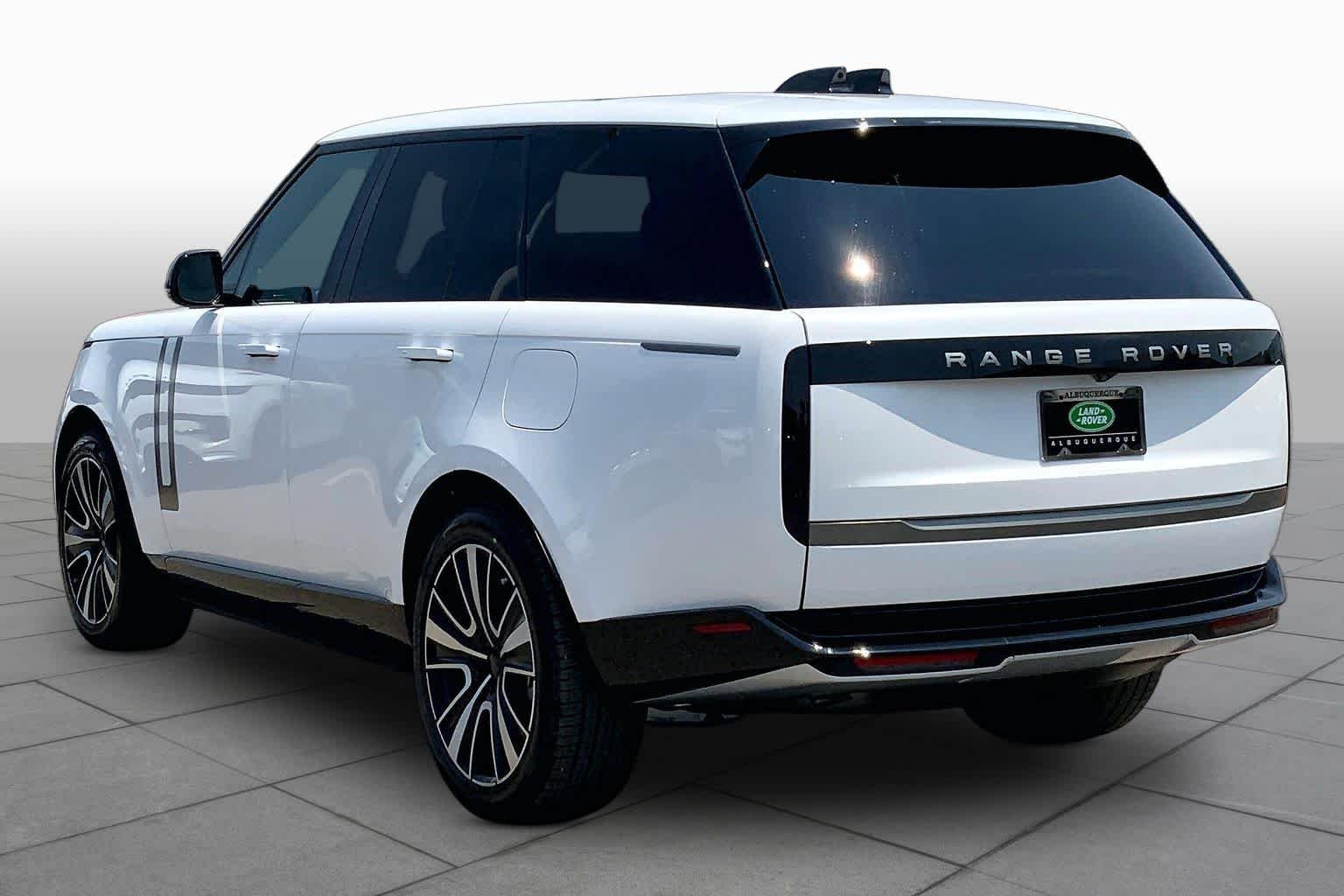 New 2026 Ostuni Pearl White Land Rover SE image 12