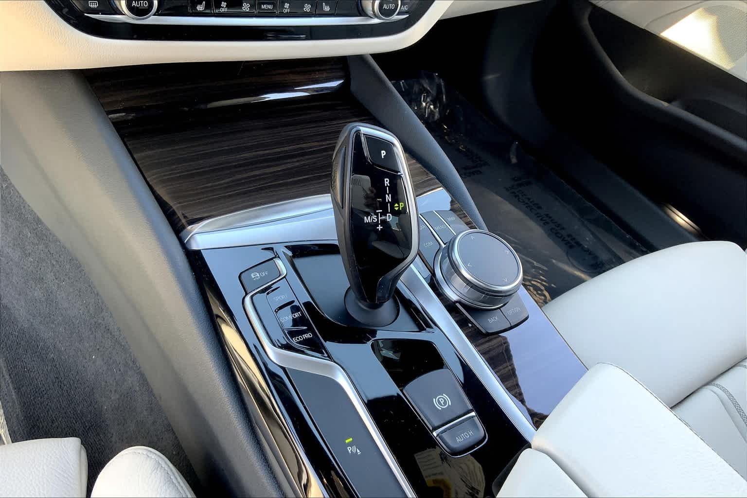 Used 2018 Glacier Silver Metallic BMW 530i image 34