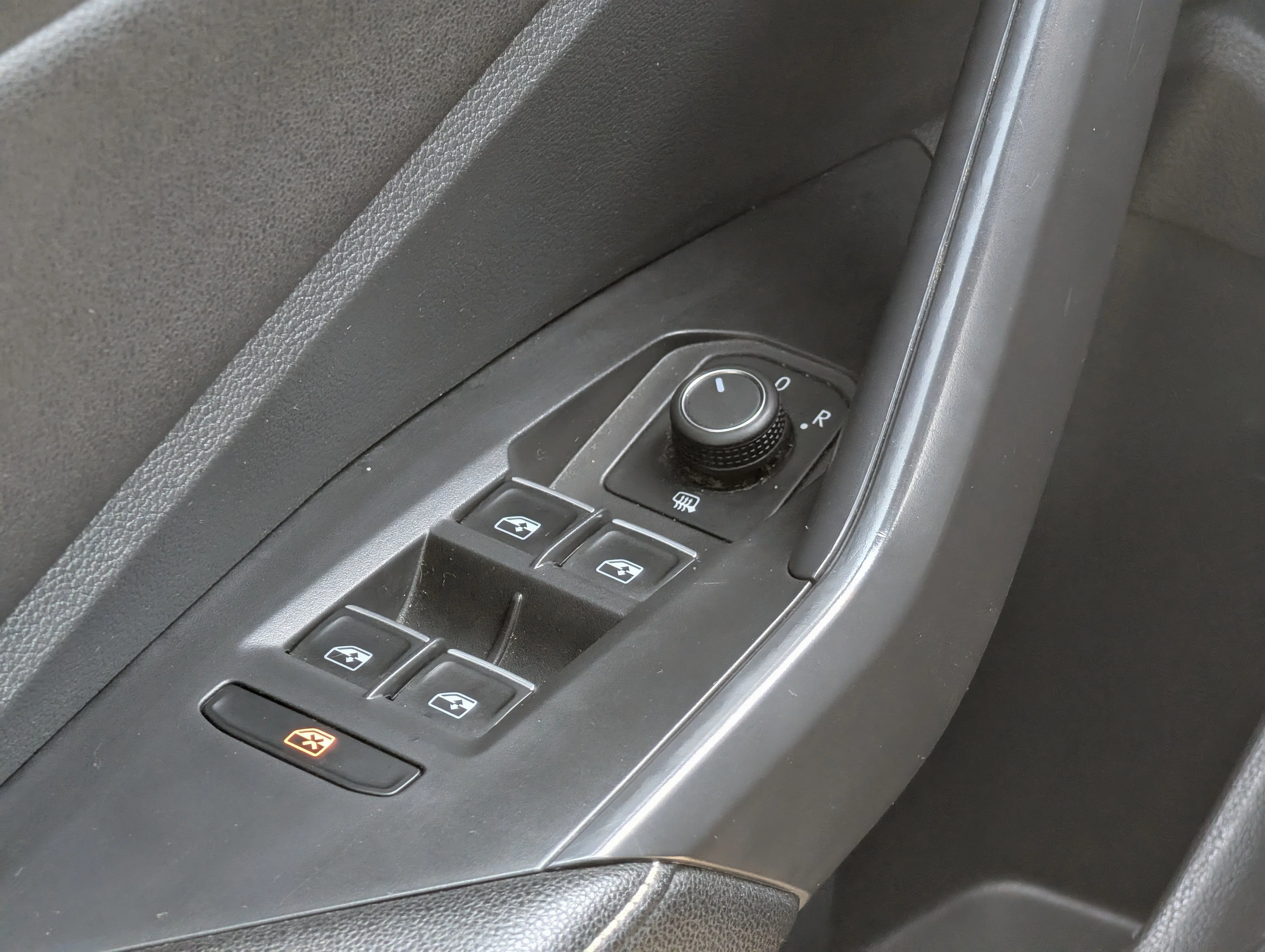 Certified Used 2025 Platinum Gray Metallic Volkswagen Sport image 25