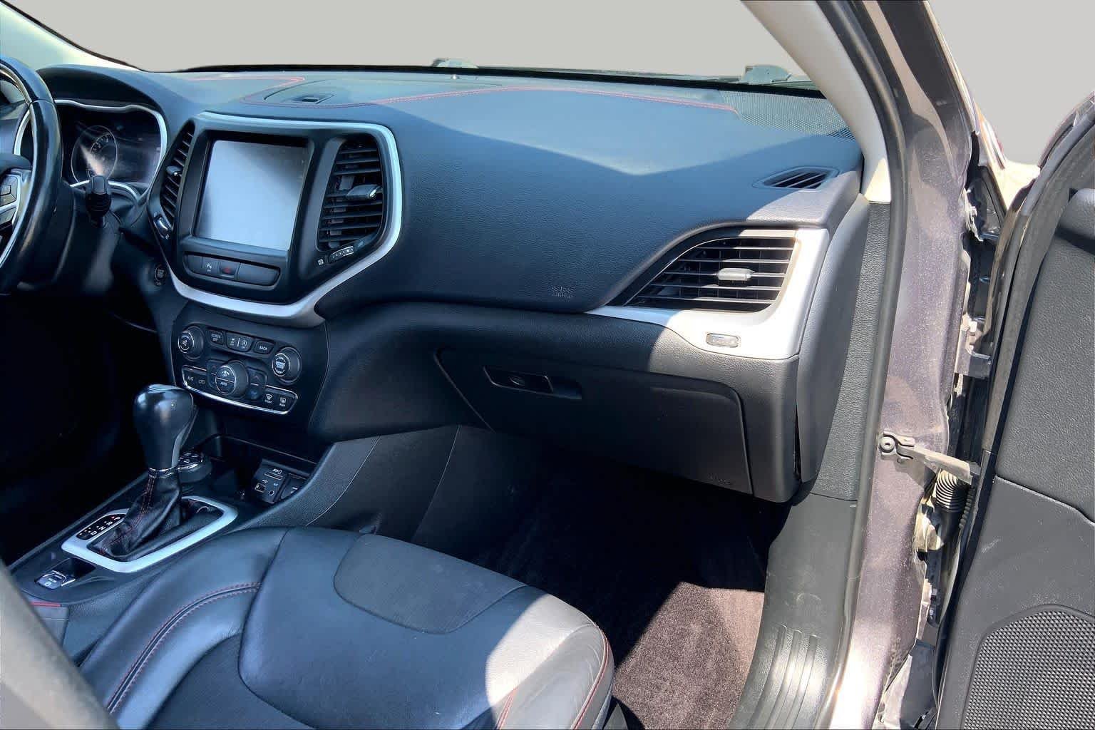 Used 2018 Granite Crystal Metallic Clearcoat Jeep Trailhawk image 19