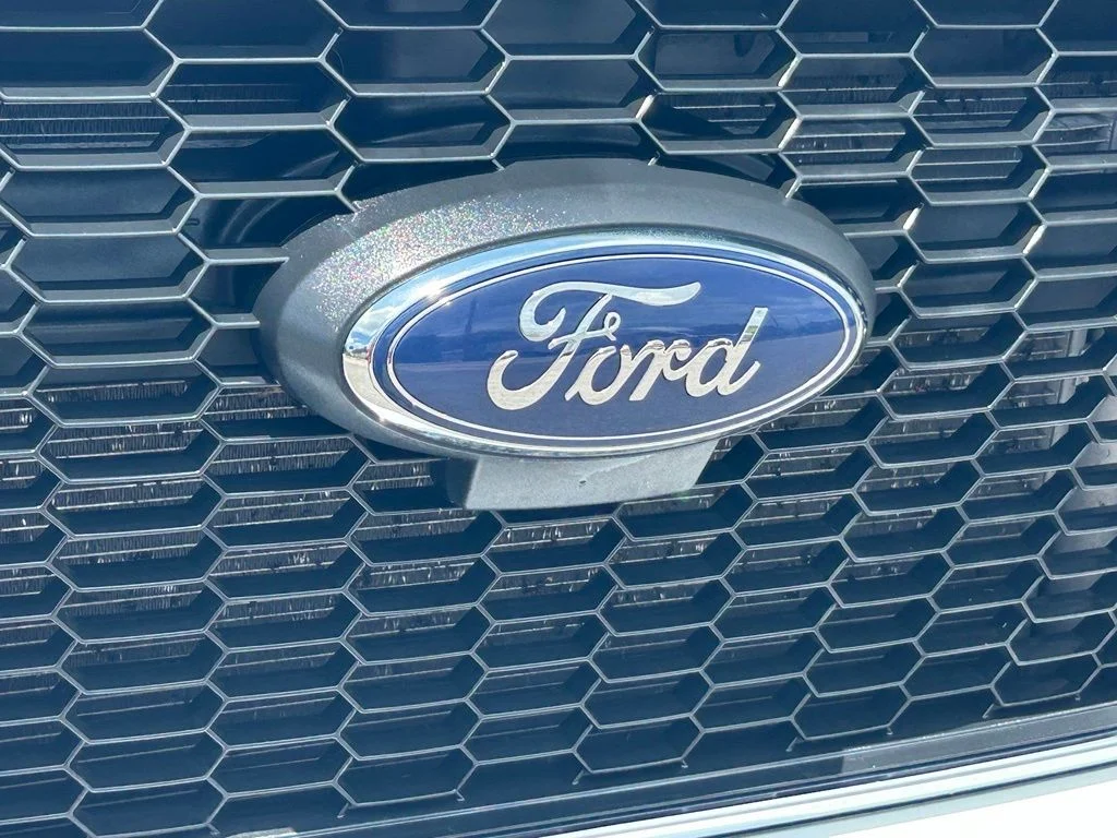 Certified Used 2025 Oxford White Ford XLT image 18