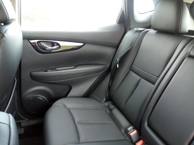 Used 2019 Gun Metallic Nissan SL image 10