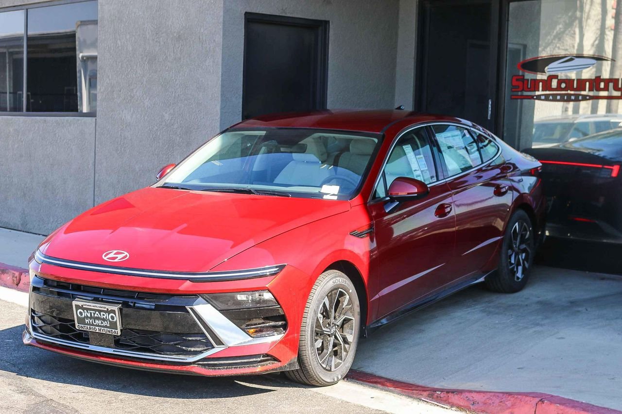 New 2025 Red Hyundai SEL image 4
