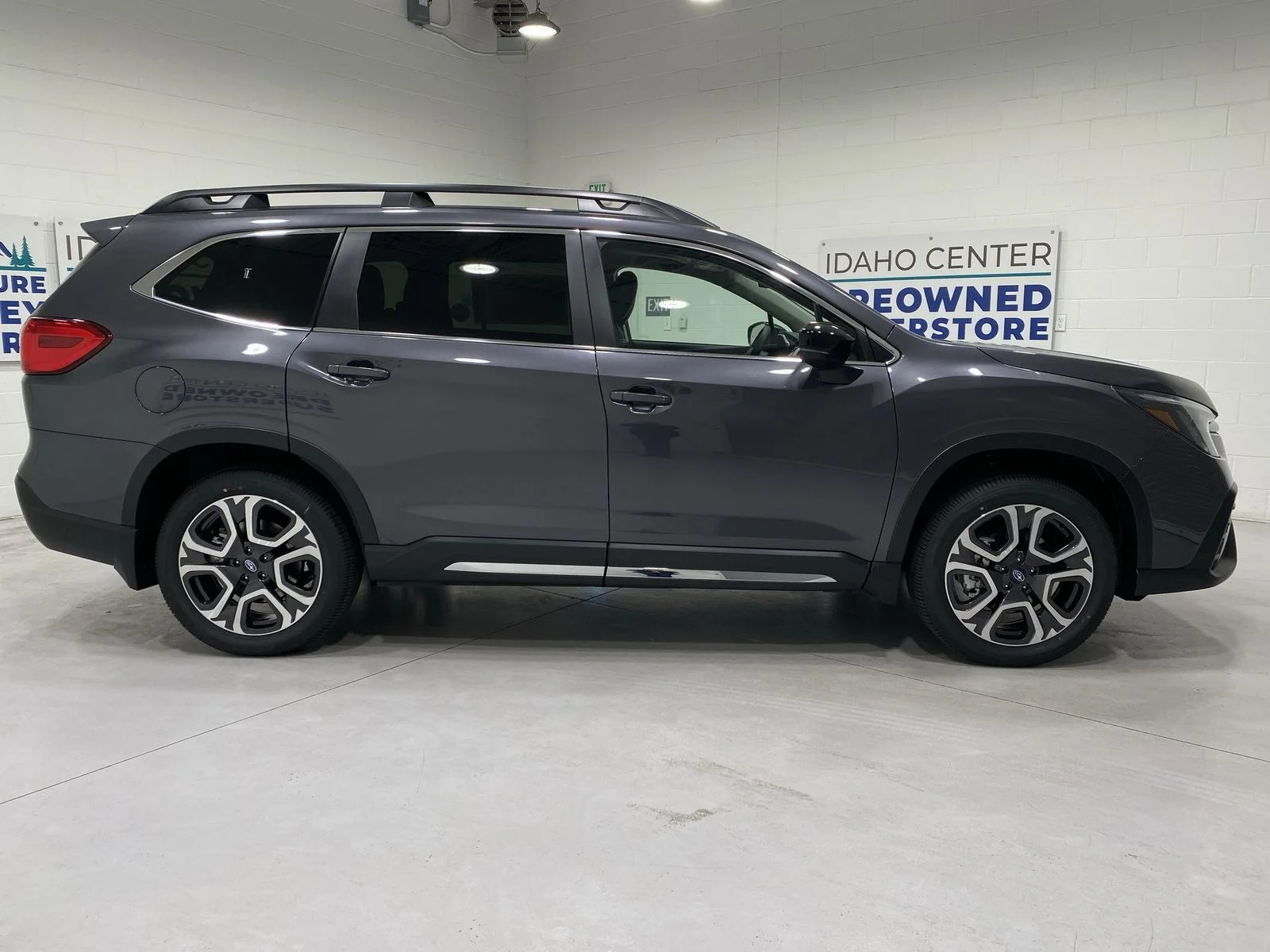 New 2026 MAGNETITE GRAY METALLIC Subaru Limited image 9