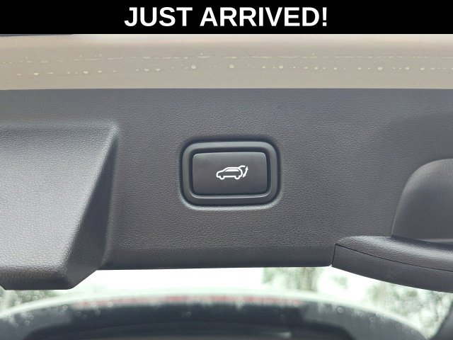 Used 2023 Silver Hyundai SEL image 8