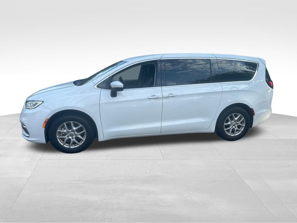 Used 2023 White Chrysler Touring L image 5