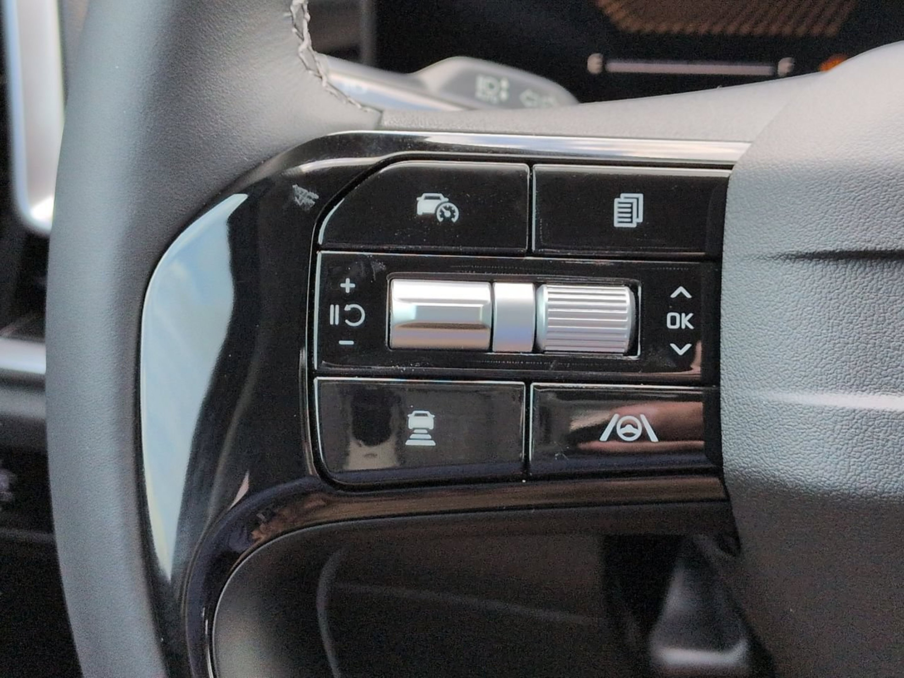 New 2026 Wolf Gray Kia S image 30