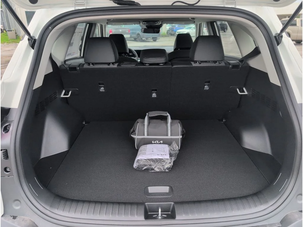 New 2026 Snow White Pearl Kia S image 33