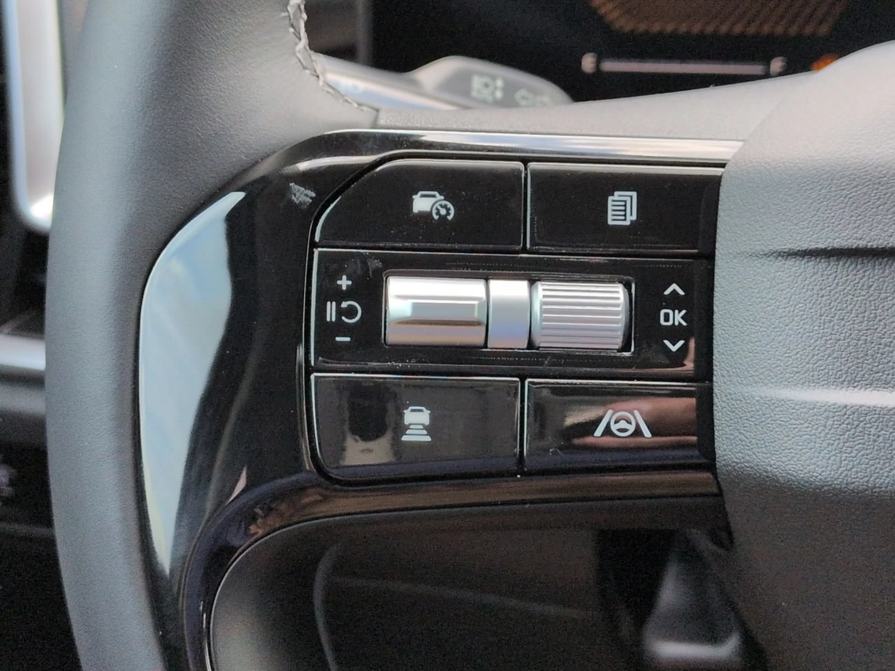 New 2026 Wolf Gray Kia S image 30