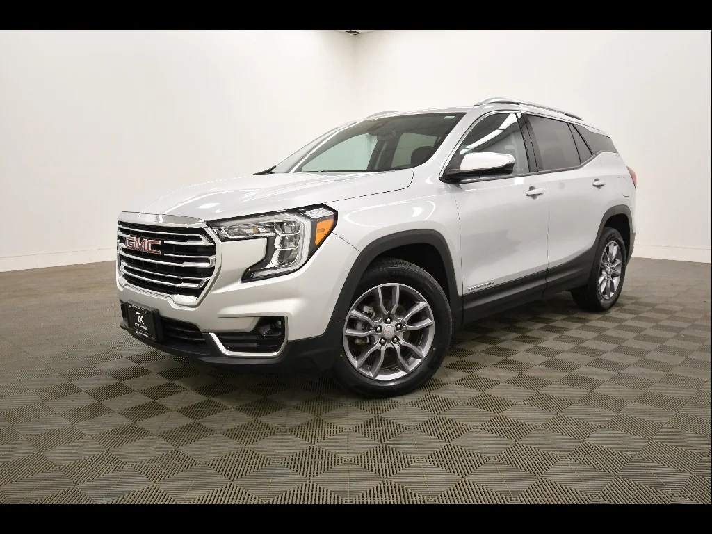 Used 2022 Quicksilver Metallic GMC SLT image 2