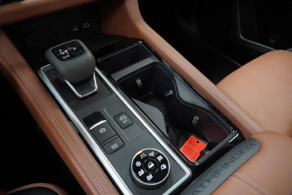 Used 2024 Gray Nissan Platinum image 33