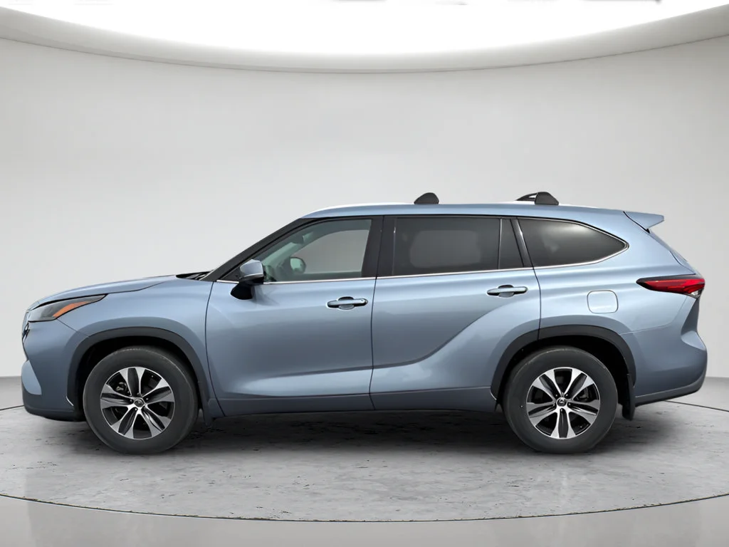 Used 2022 Blue Toyota XLE image 6