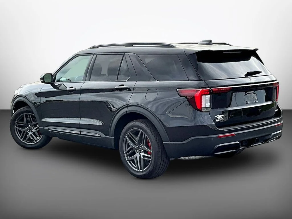 New 2026 Agate Black Metallic Ford ST-Line image 3