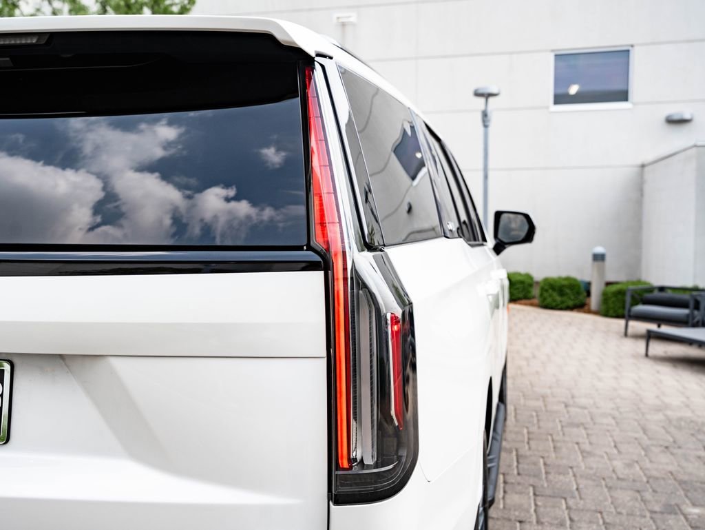 Used 2023 Crystal White Tricoat Cadillac Sport image 9