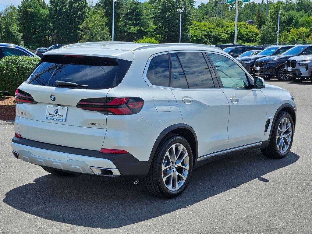 Certified Used 2026 Mineral White Metallic BMW xDrive40i image 7
