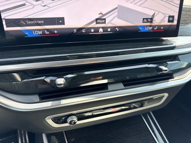 Used 2025 Black BMW xDrive40i image 19