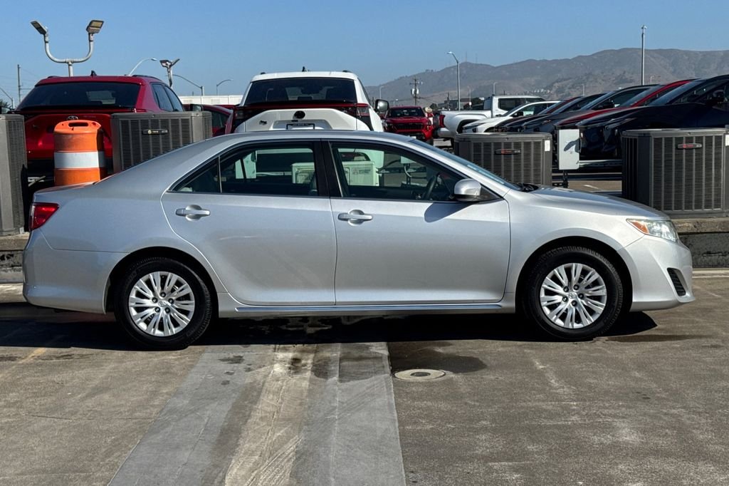 Used 2014 Silver Toyota LE image 3