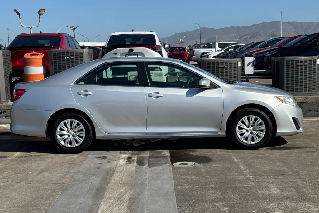Used 2014 Classic Silver Metallic Toyota LE image 3