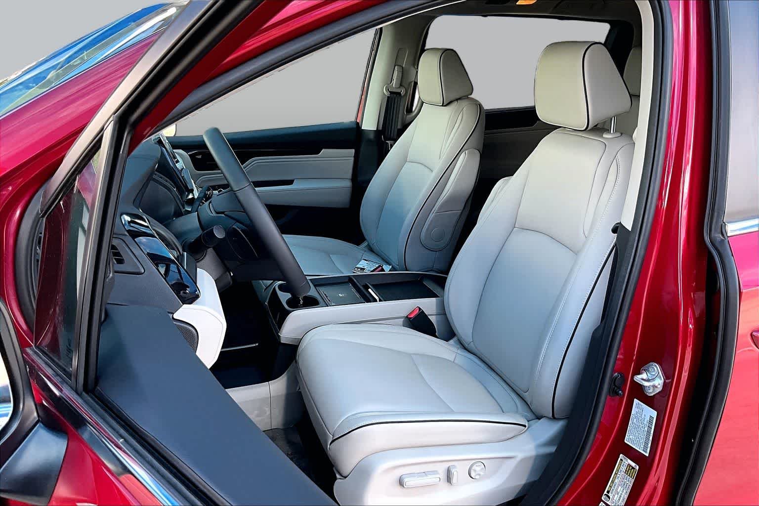 Used 2026 Radiant Red Metallic II Honda Touring image 8