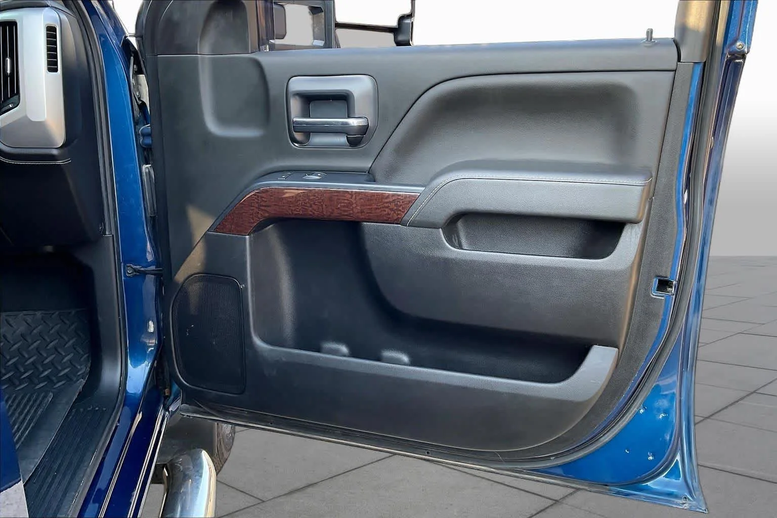Used 2019 Stone Blue Metallic GMC SLE image 21