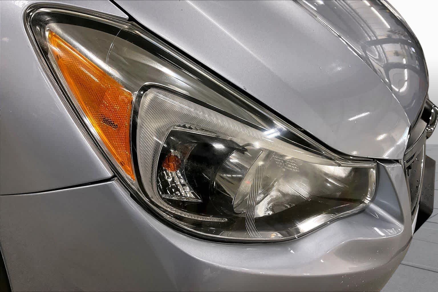 Used 2017 Ice Silver Metallic Subaru Limited image 28