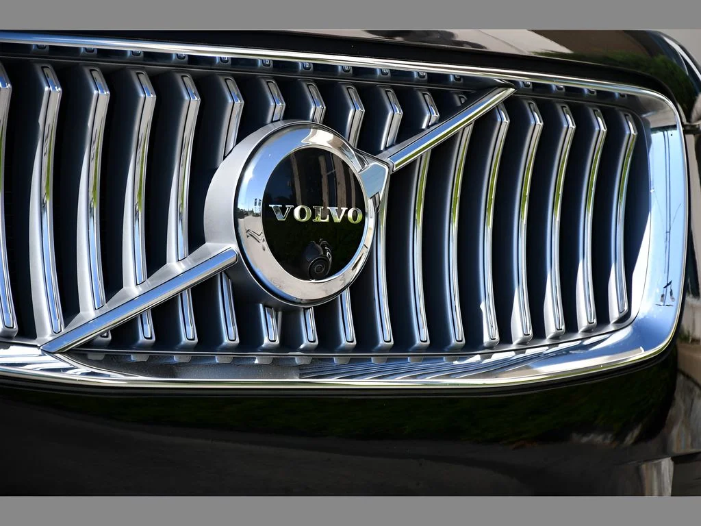 Used 2023 Onyx Black Metallic Volvo Ultimate image 10