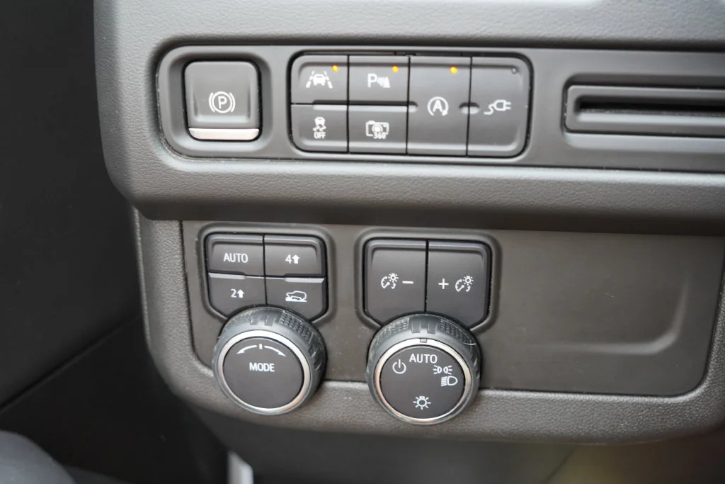 Used 2022 Summit White Chevrolet RST image 28