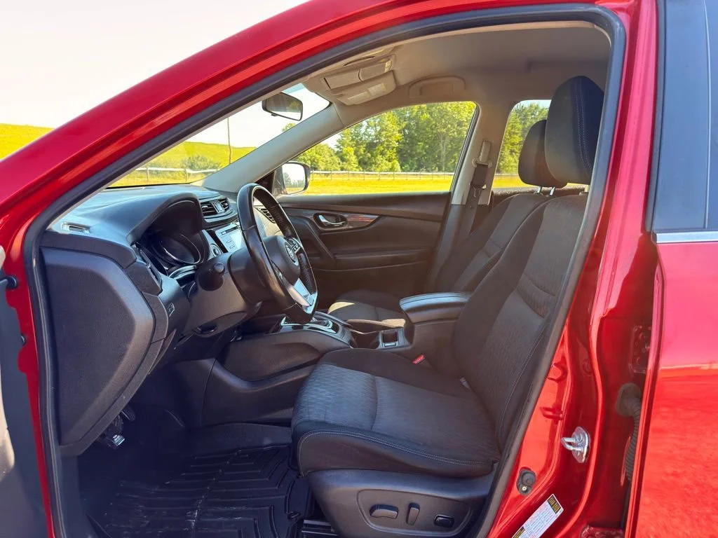 Used 2017 Nissan Rogue SV with VIN JN8AT2MV4HW264865 for sale in Wellington, OH