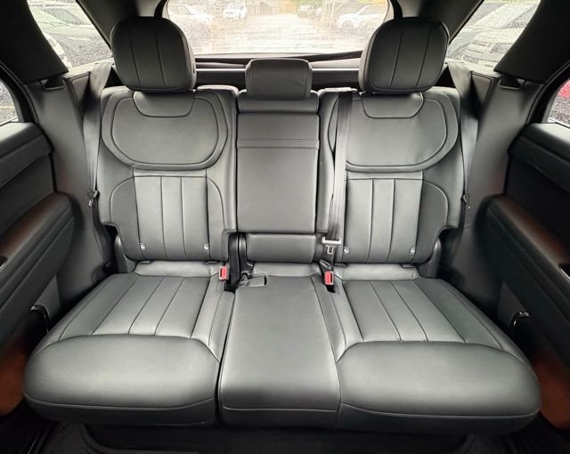 Certified Used 2025 White Land Rover Dynamic SE image 37