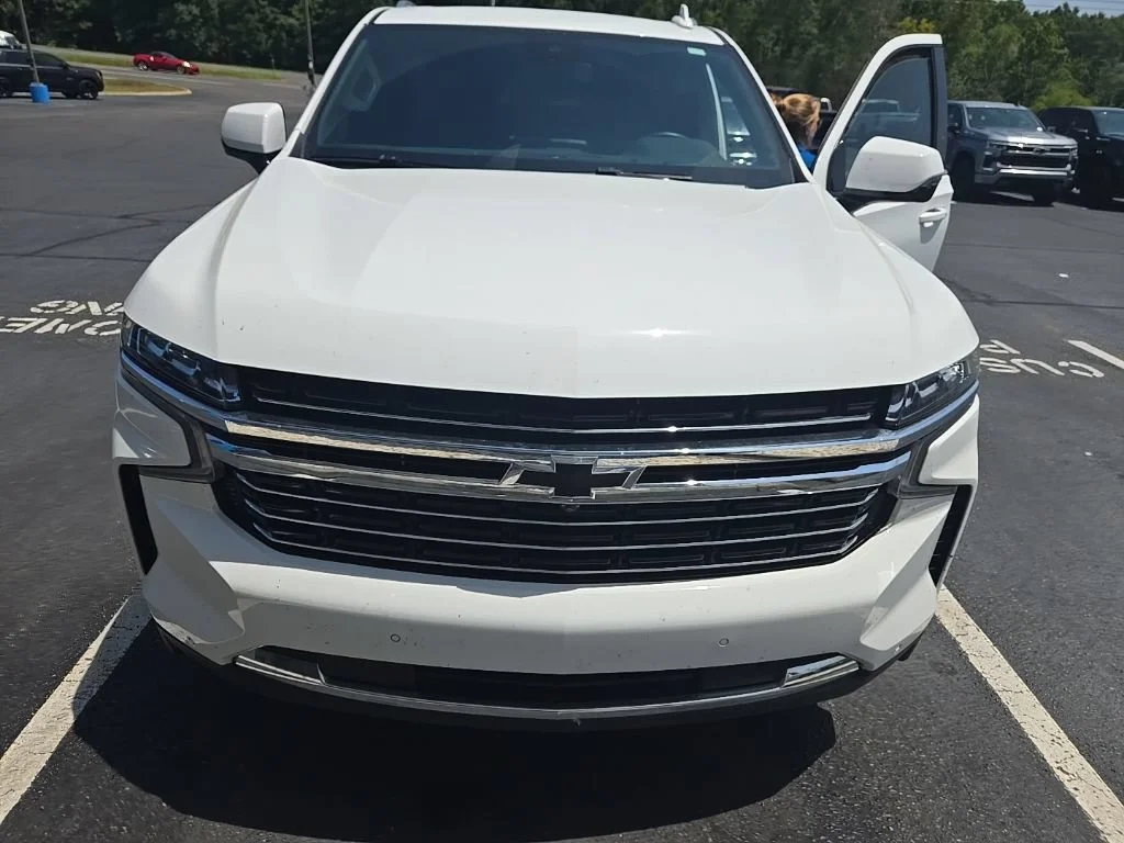 Used 2024 Summit White Chevrolet LT image 1