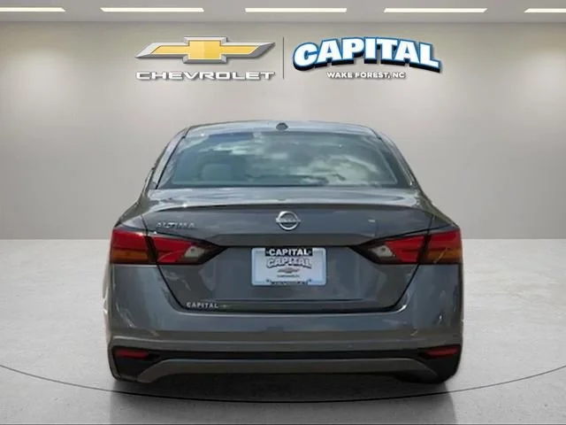 Used 2025 Gray Nissan SV image 4
