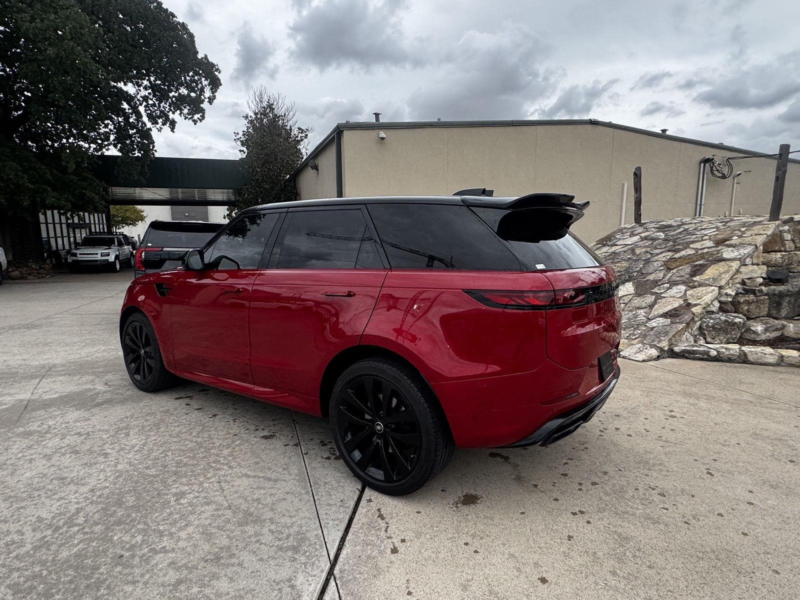 Used 2025 Firenze Red Land Rover Dynamic SE P400 image 5
