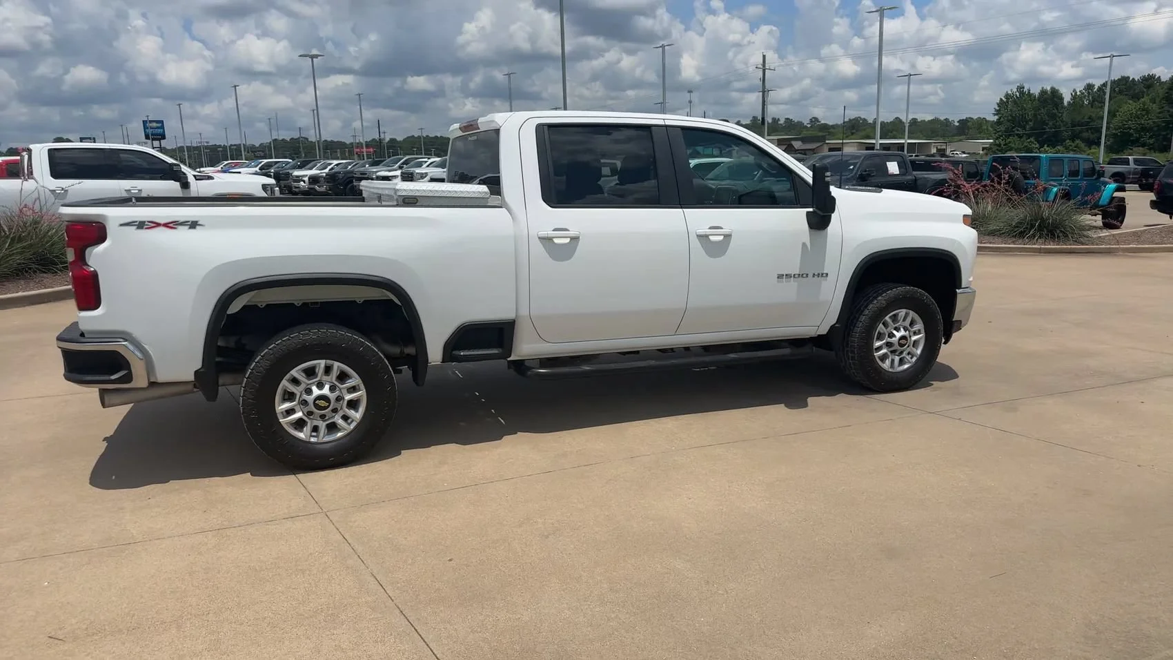 Used 2021 Summit White Chevrolet LT image 9