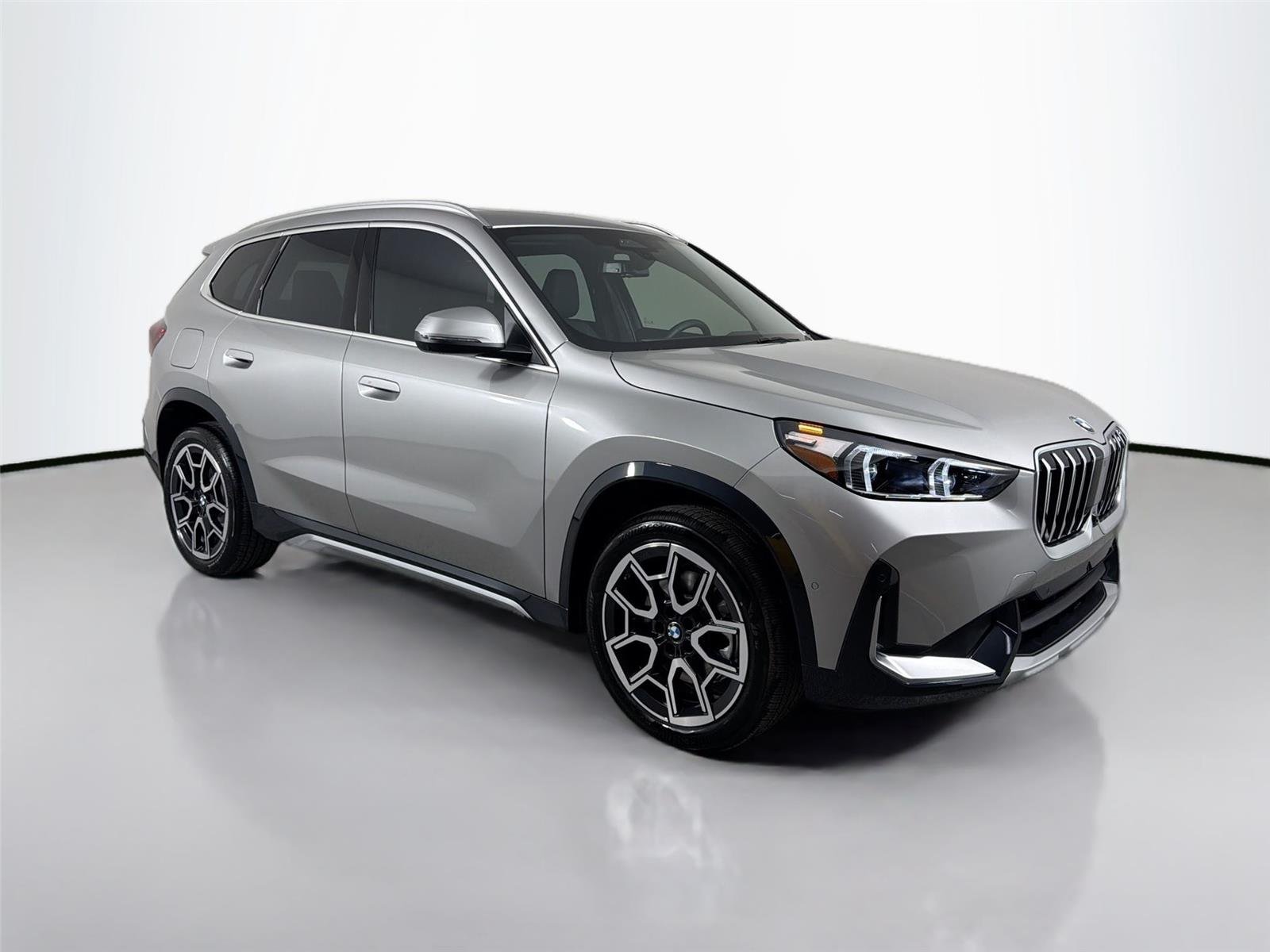 New 2026 Space Silver Metallic BMW xDrive28i image 6