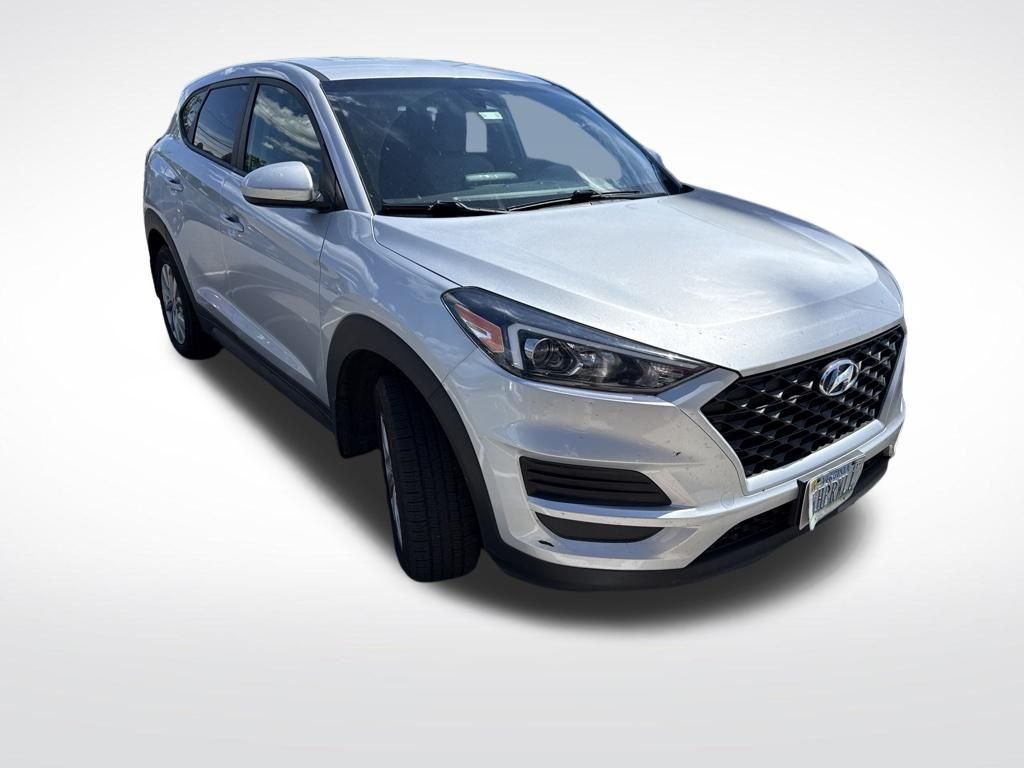 Used 2019 Molten Silver Hyundai SE image 2