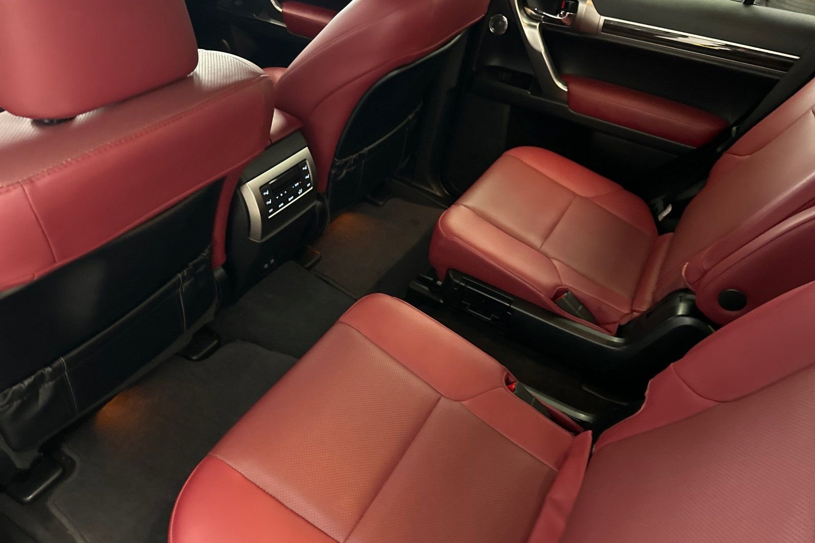 Used 2022 Silver Lexus 460 image 13