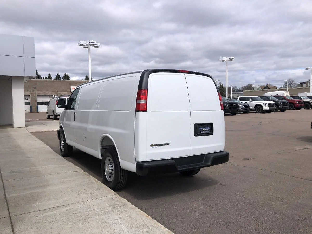 New 2026 White Chevrolet Rwd 3500 135 image 5