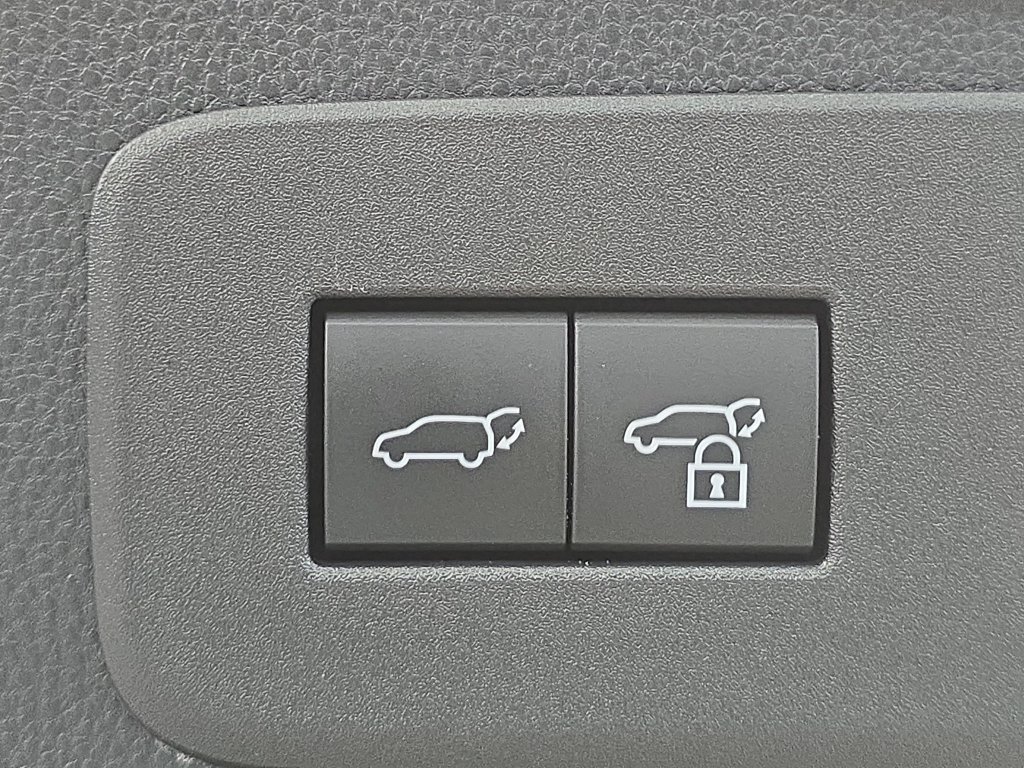 Used 2025 White Pearl Lexus 550 Premium+ image 24
