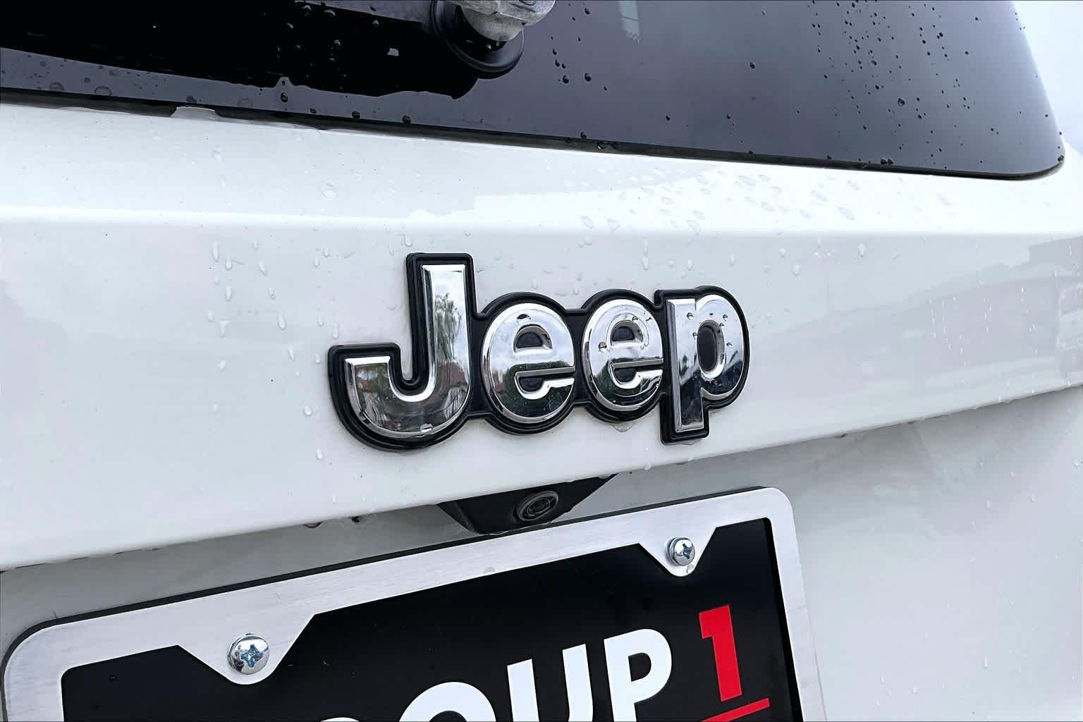 Used 2017 Alpine White Jeep Sport image 31