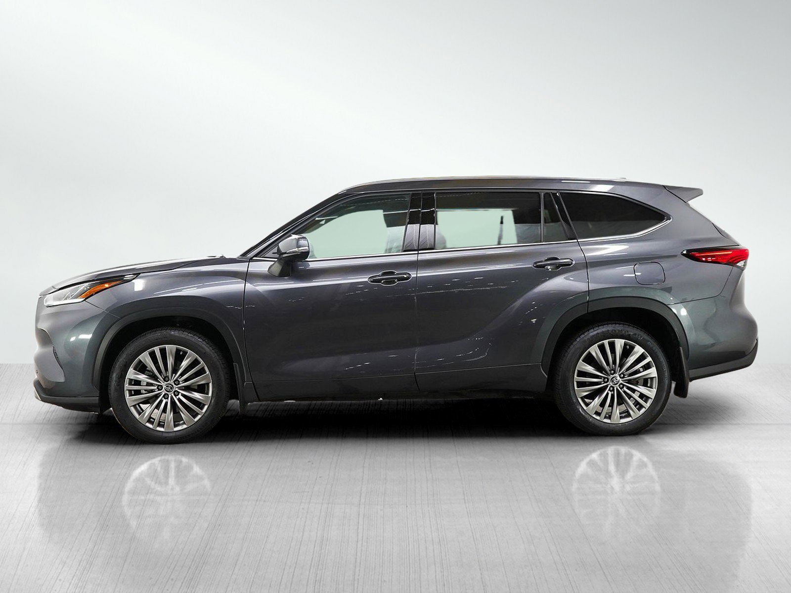 Used 2021 Toyota Highlander Platinum with VIN 5TDFZRBH6MS111307 for sale in Minneapolis, Minnesota
