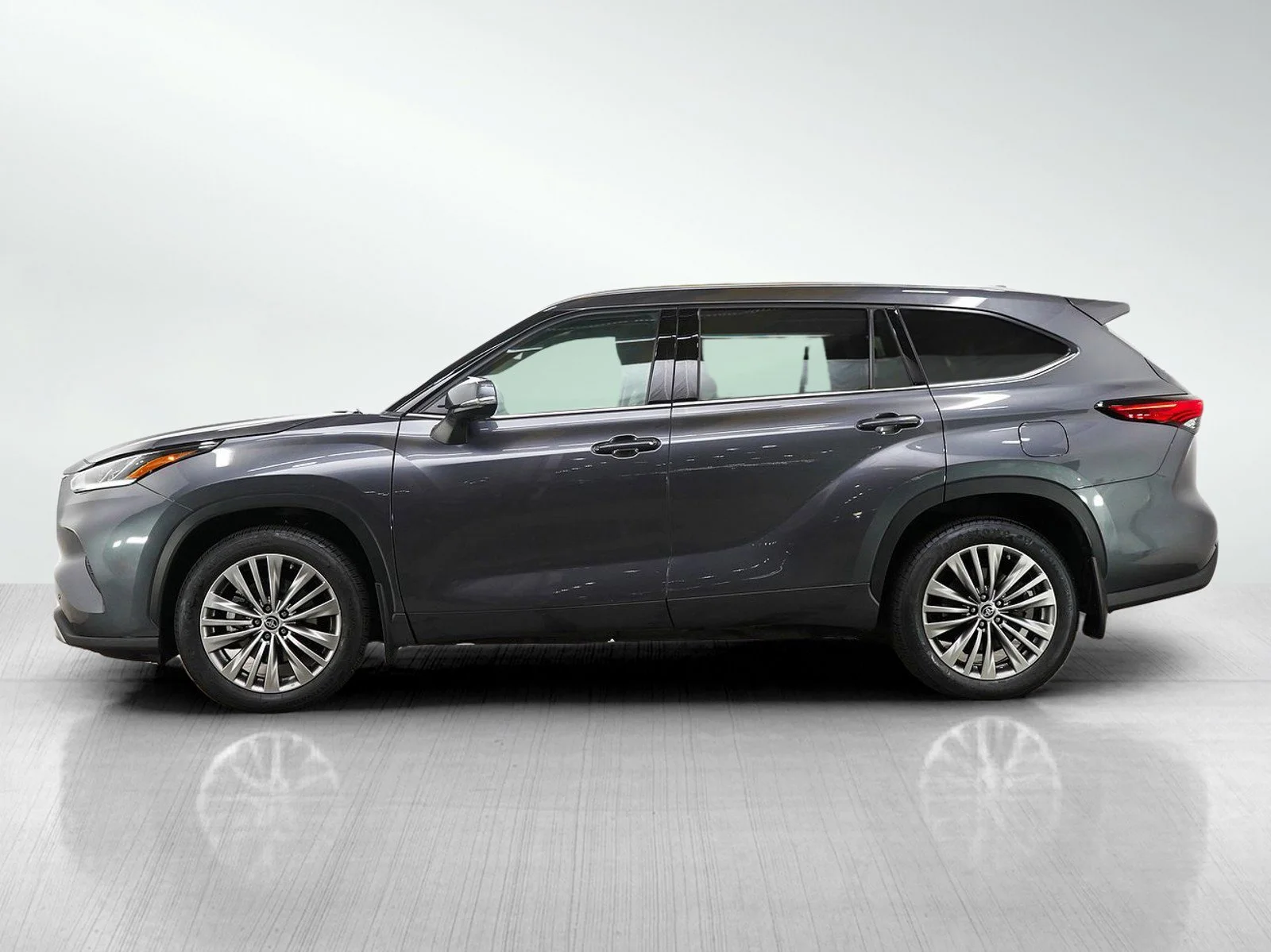 Used 2021 Toyota Highlander Platinum with VIN 5TDFZRBH6MS111307 for sale in Minneapolis, Minnesota