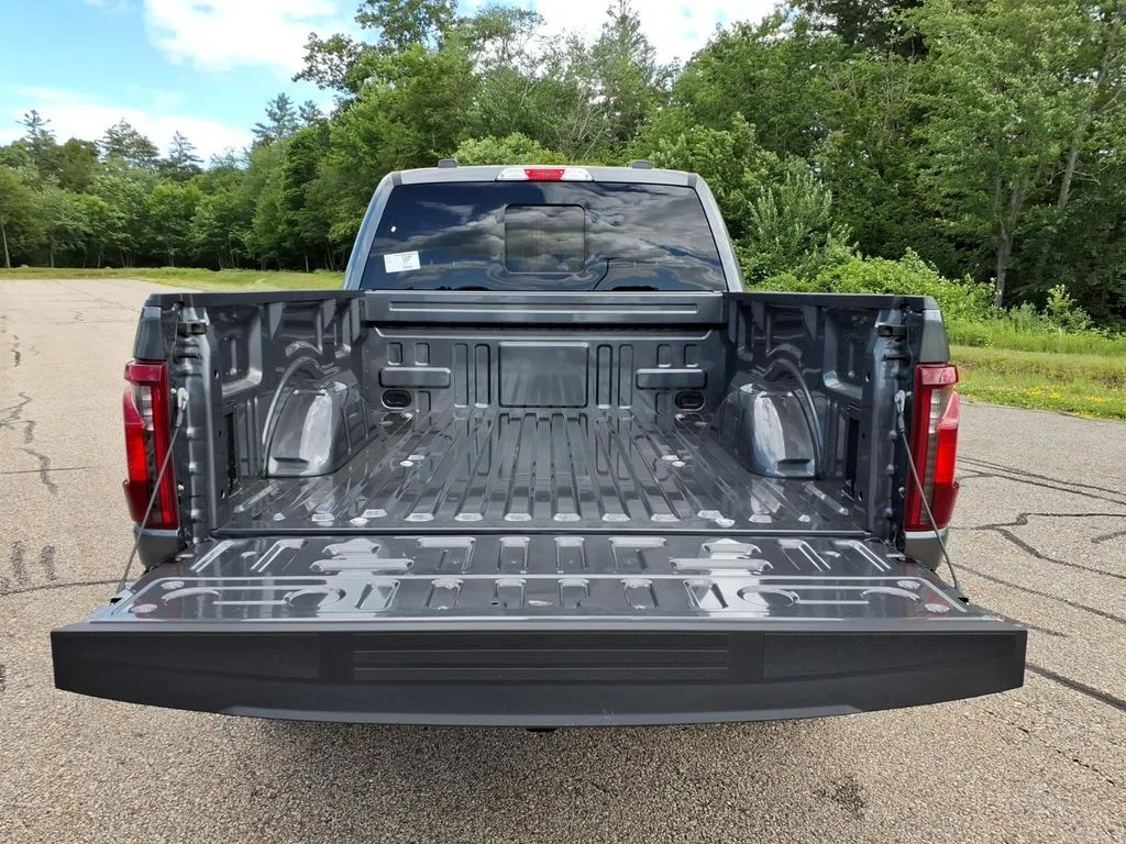New 2026 Carbonized Gray Metallic Ford XLT image 7
