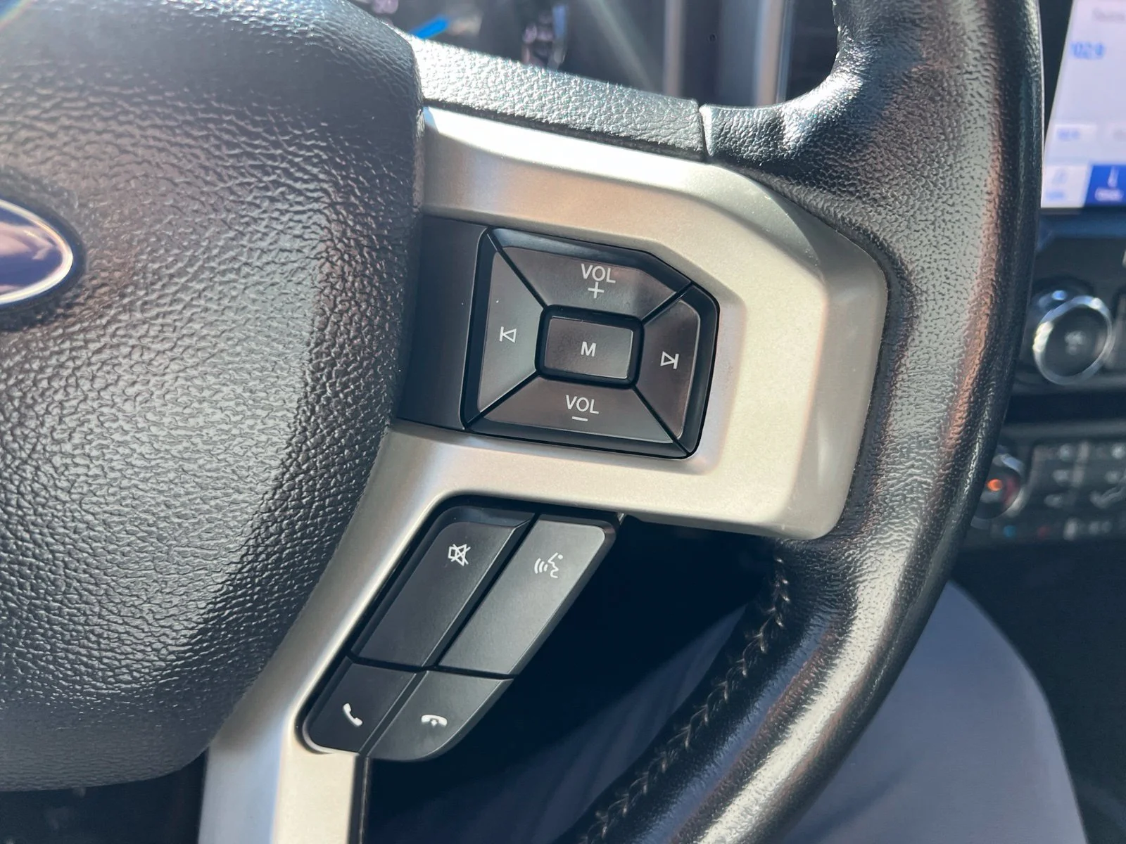 Used 2021 Star White Metallic Tri-Coat Ford Lariat image 17