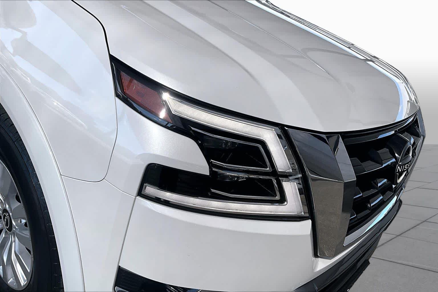 Certified Used 2023 Aspen White Tricoat Nissan SV image 27