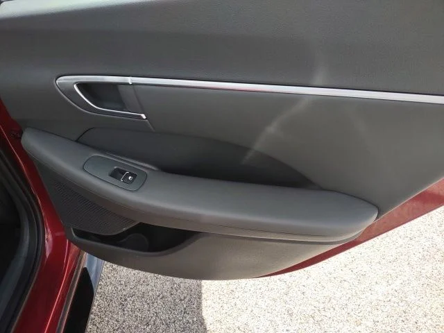 Used 2023 Red Hyundai SEL Plus image 19