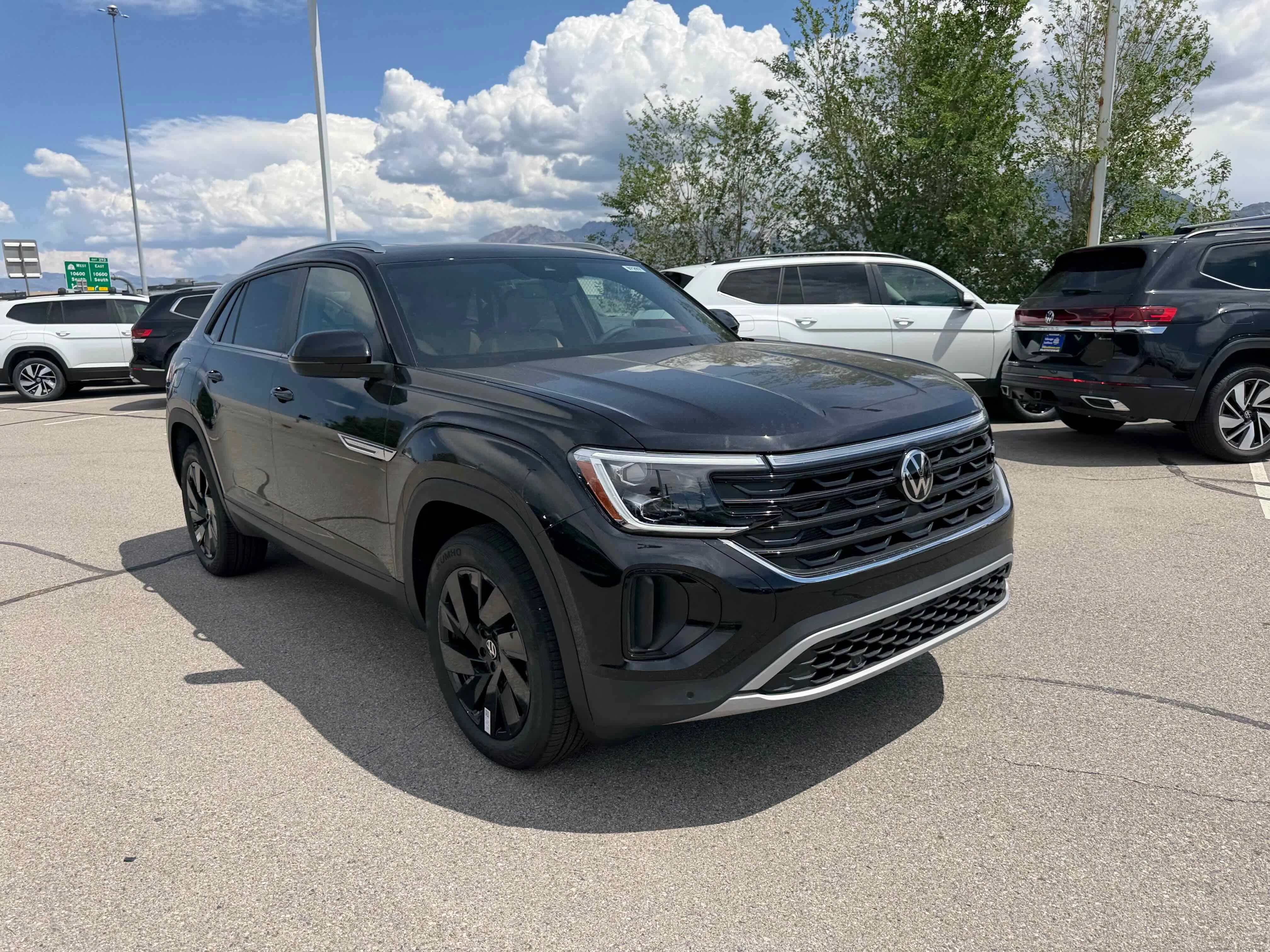New 2026 Deep Black Volkswagen 2.0T SE w/Technology image 9
