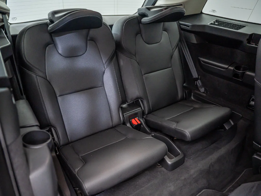 Used 2020 Onyx Black Metallic Volvo T6 Momentum image 47