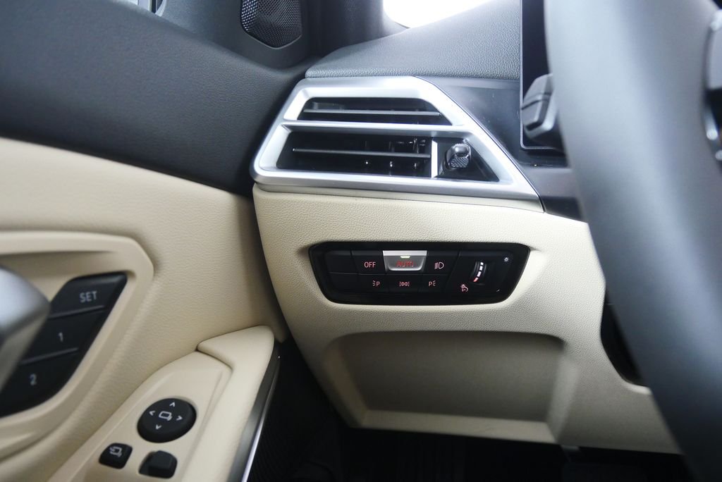 Used 2026 Alpine White BMW 330i image 19